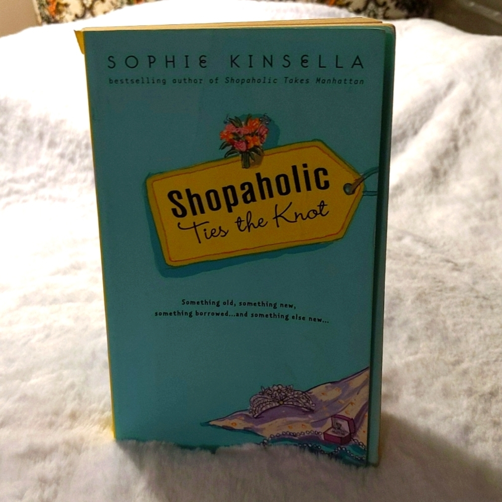 💵2/$10 Bundle & Save💵Shopaholic ties the knot by Sophie Kinsella